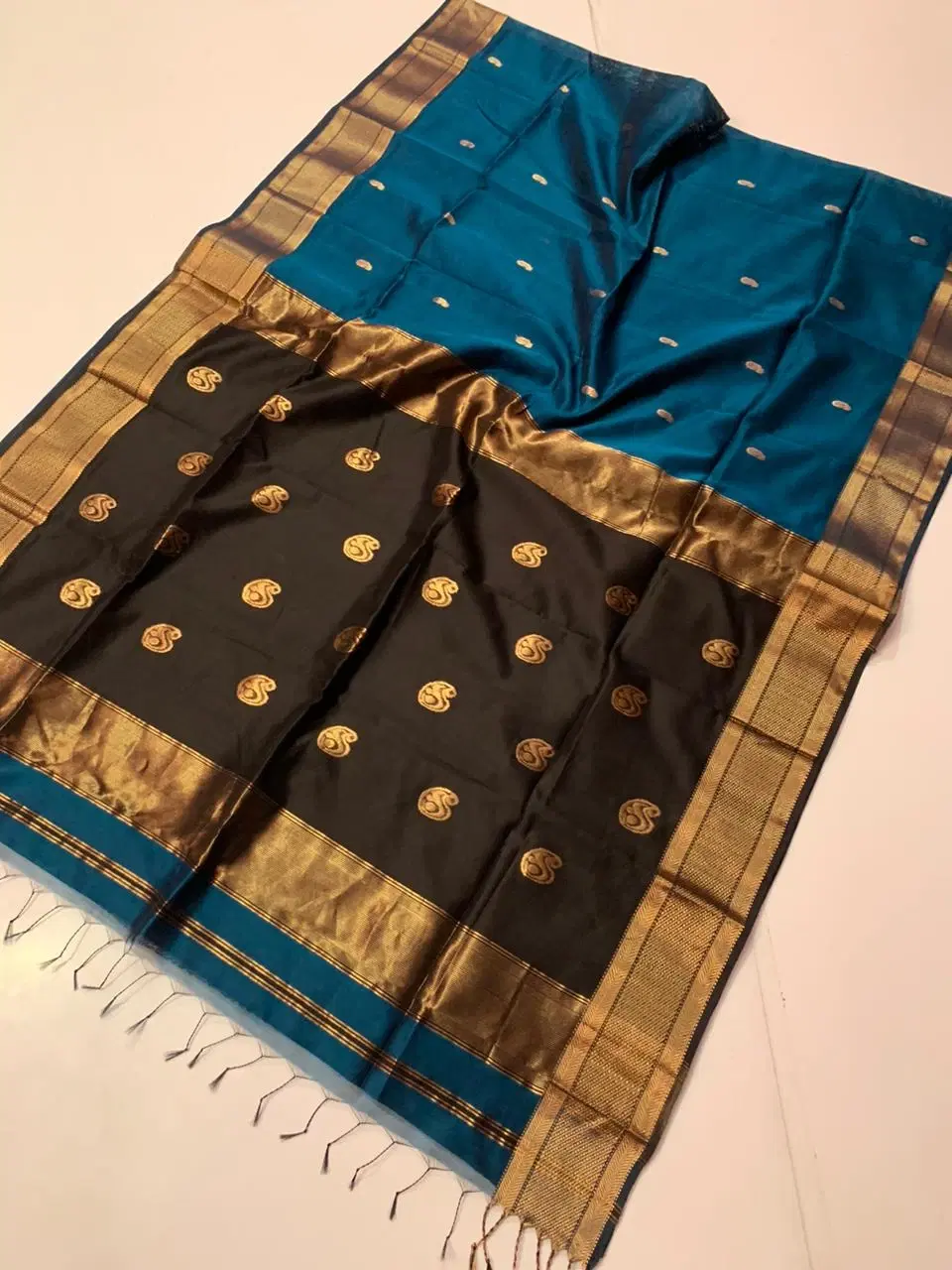 Handloom Maheswari butta design sarees with contrast blouse piece.