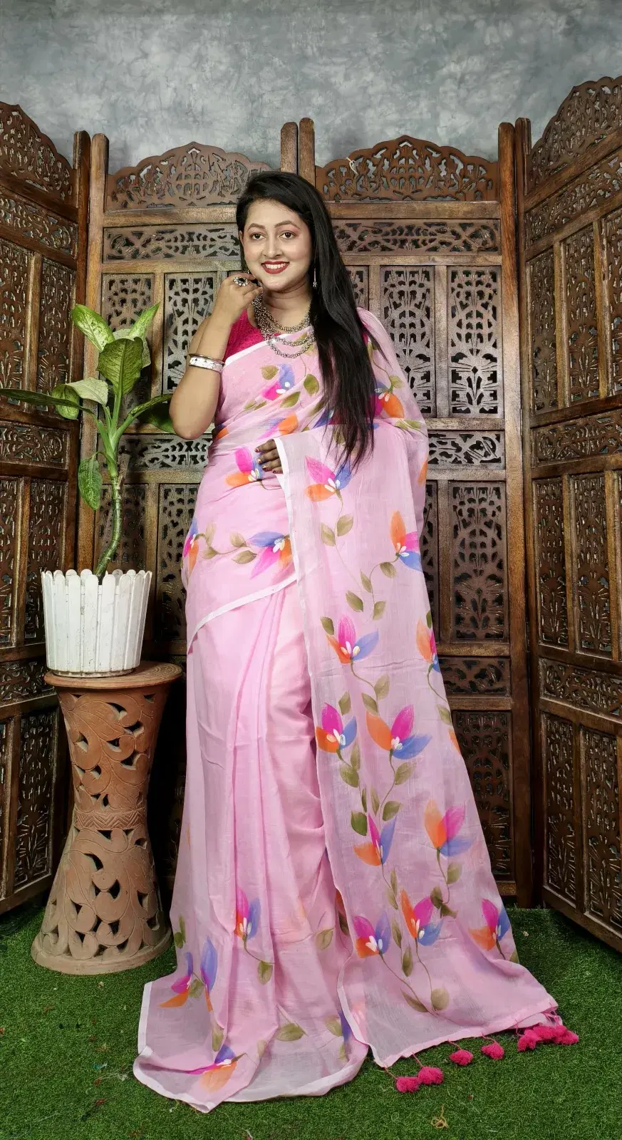 Women's Pink Floral Printed Saree with Tassel Pallu