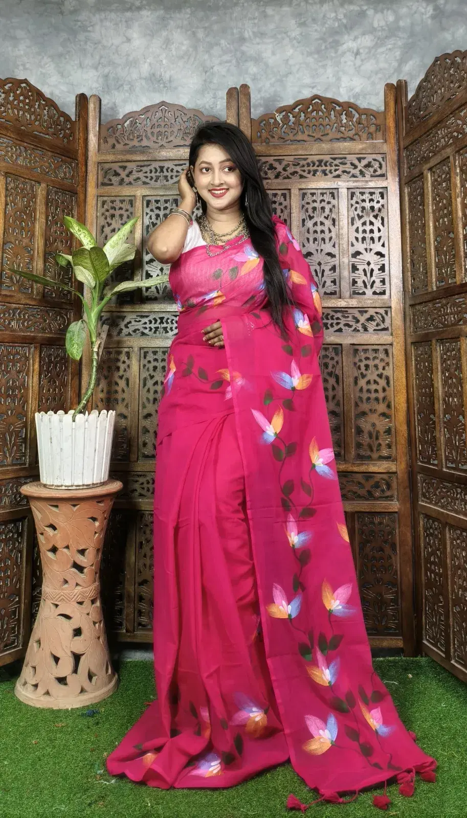 Women's Pink Floral Printed Saree
