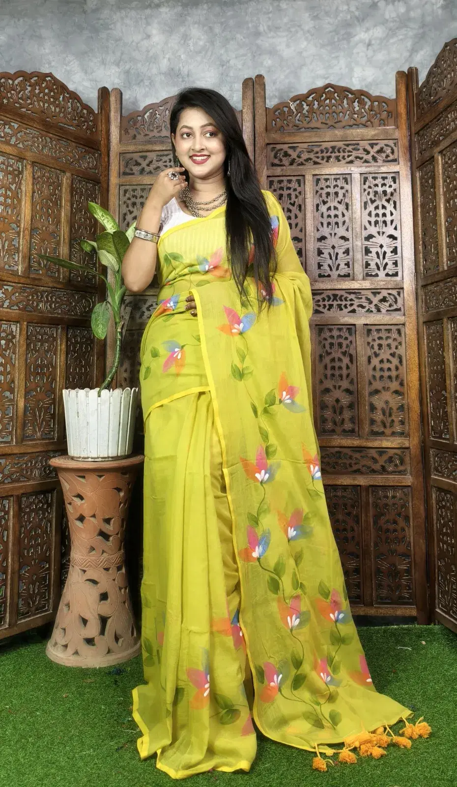 Women's Yellow Floral Printed Saree