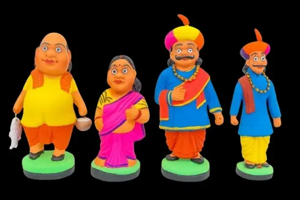 Indian Pure Mitti Clay Dolls Set of 4 | Golu Dolls | Maharashtrian Traditional Couple & Sons/Friends | Home Temple Decor, Navratri Golu Bommai, Showpi