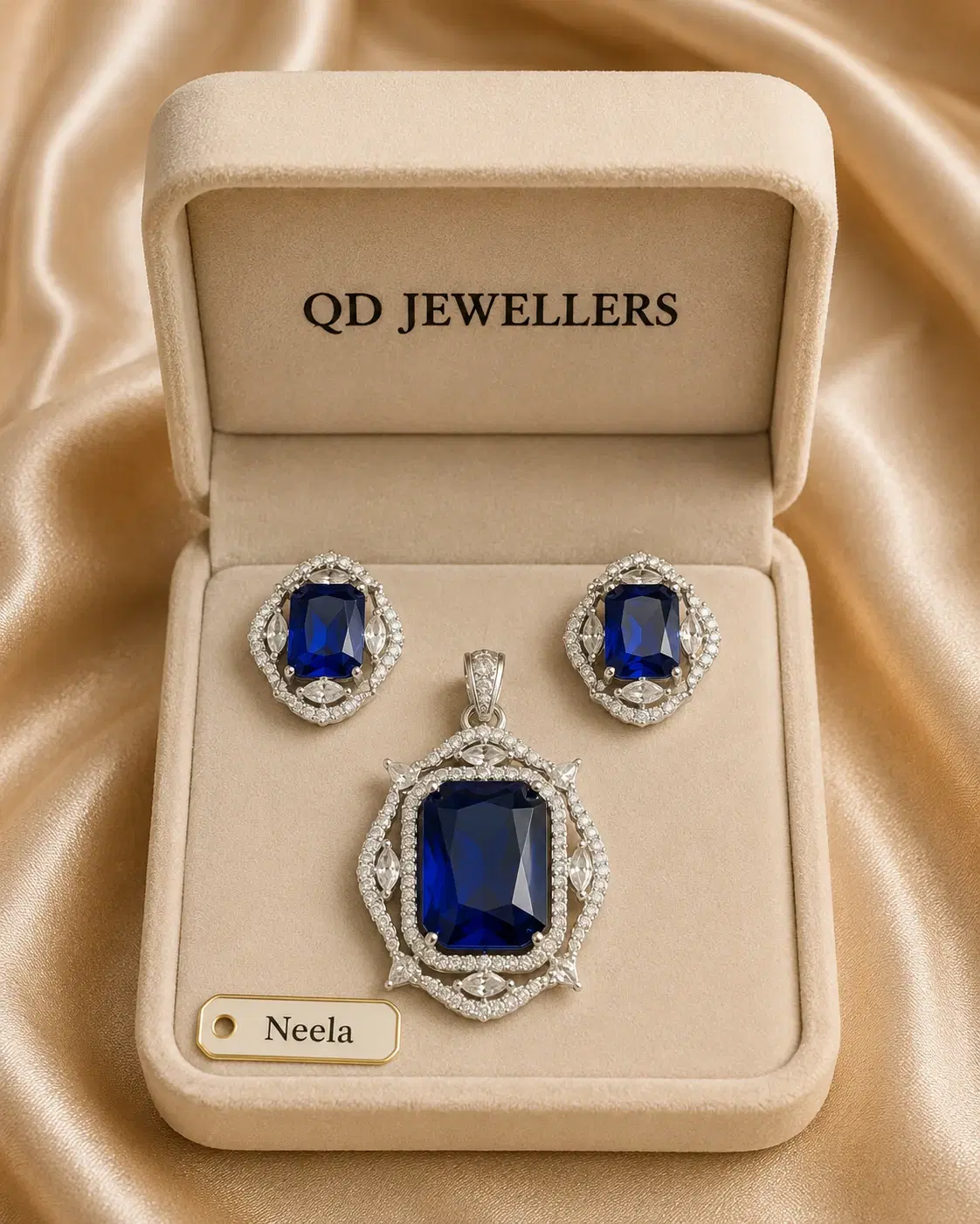 Neela Pendant Set